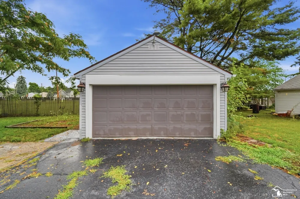 624 Palmwood Avenue Monroe City, MI 48161