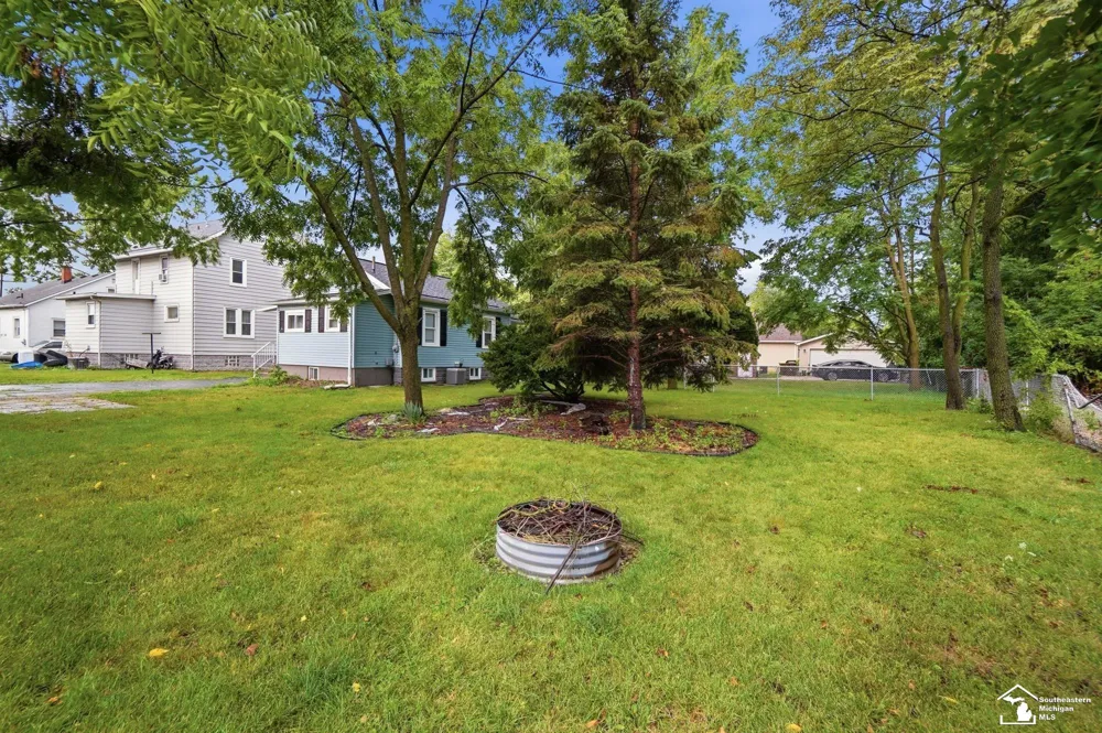 624 Palmwood Avenue Monroe City, MI 48161