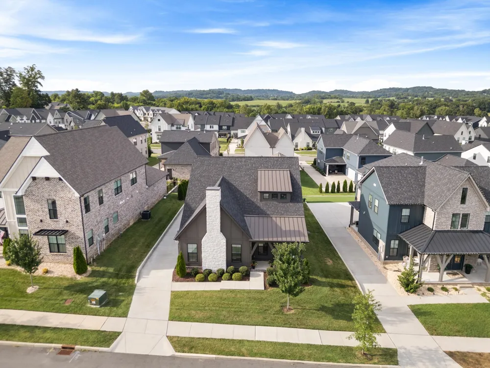 3312 Longport Ln Thompsons Station, TN 37179