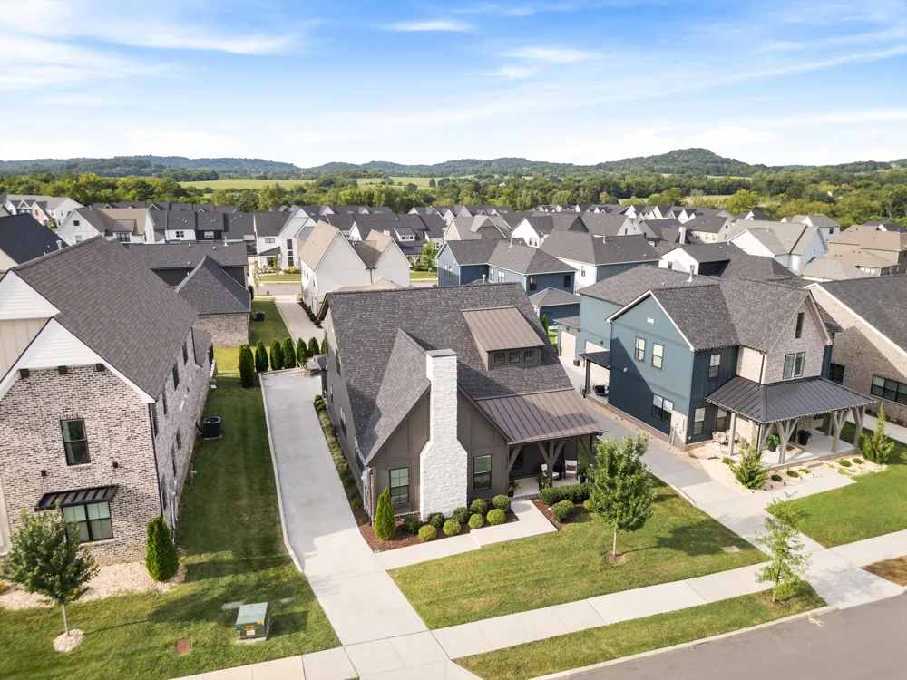 3312 Longport Ln Thompsons Station, TN 37179