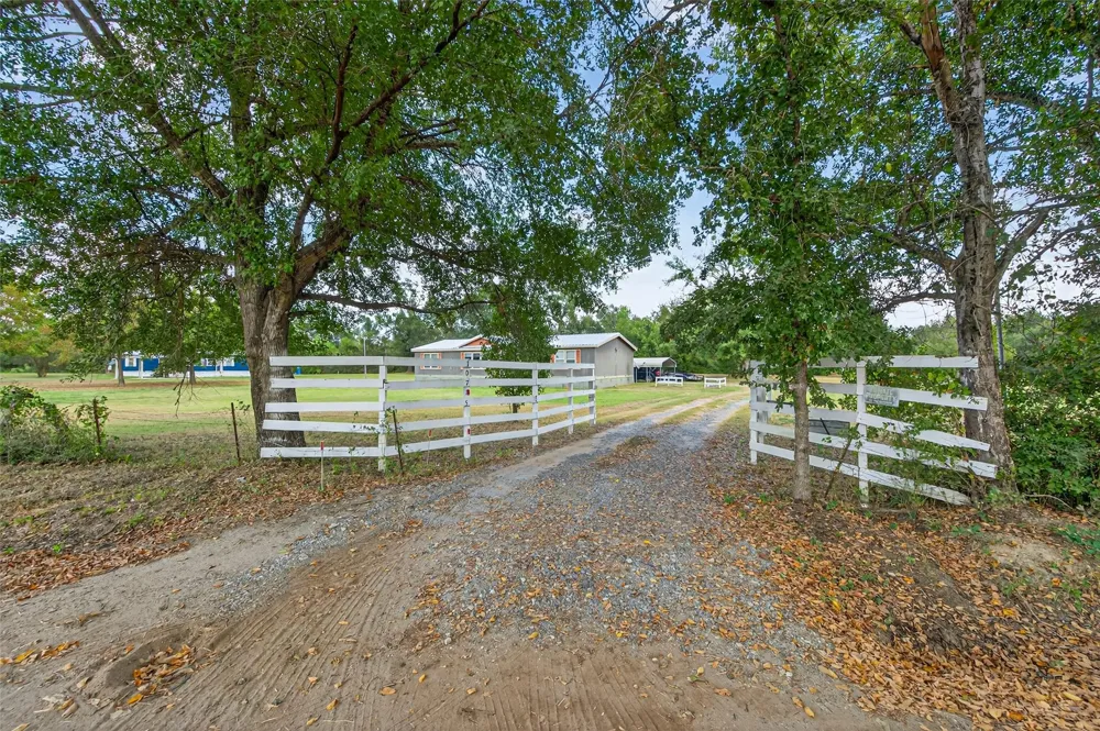 10715 Bozeman Ferry Road Midway, TX 75852