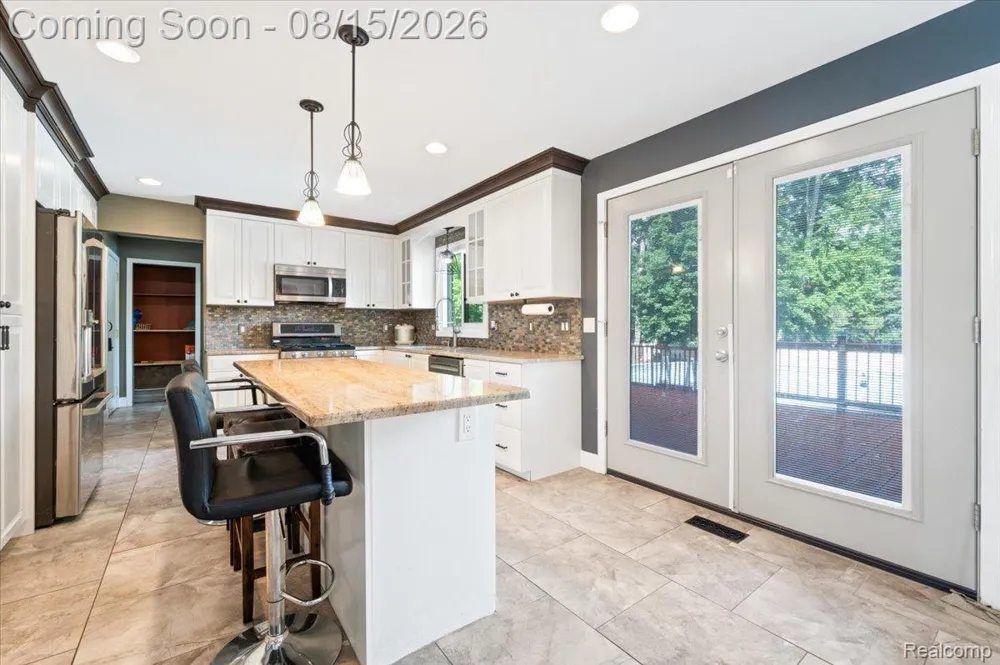 48952 Forest Drive Shelby Charter Township, MI 48317
