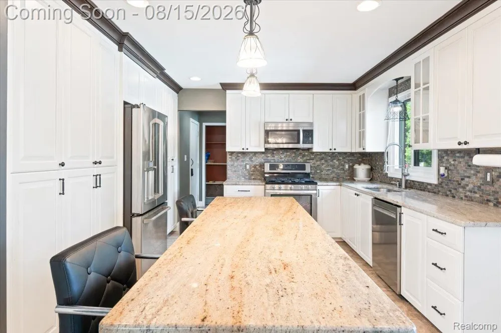 48952 Forest Drive Shelby Charter Township, MI 48317