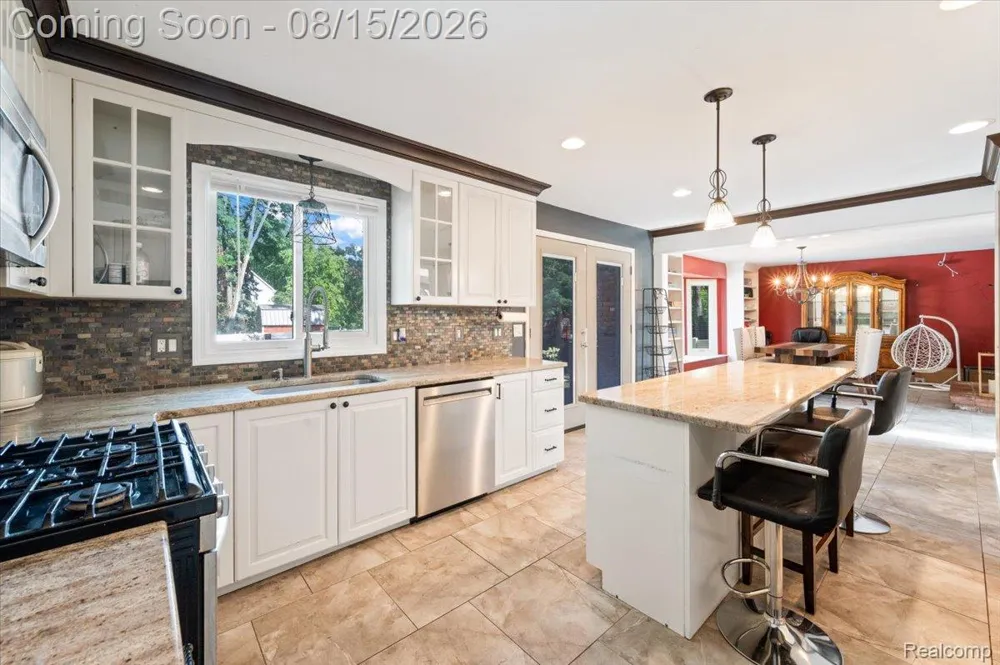 48952 Forest Drive Shelby Charter Township, MI 48317