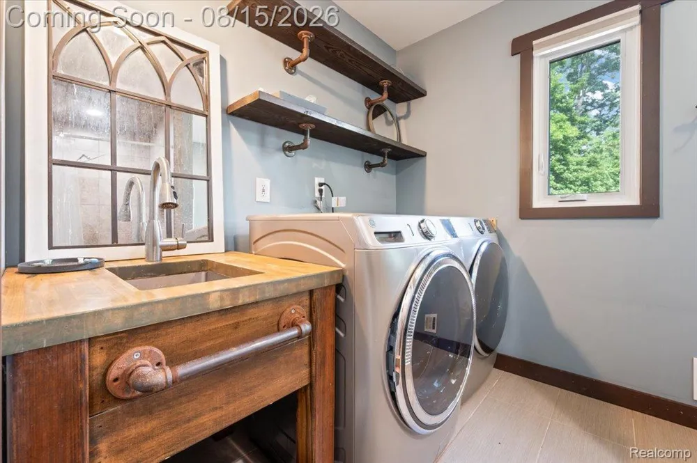 48952 Forest Drive Shelby Charter Township, MI 48317