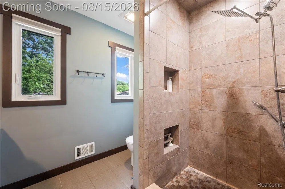48952 Forest Drive Shelby Charter Township, MI 48317