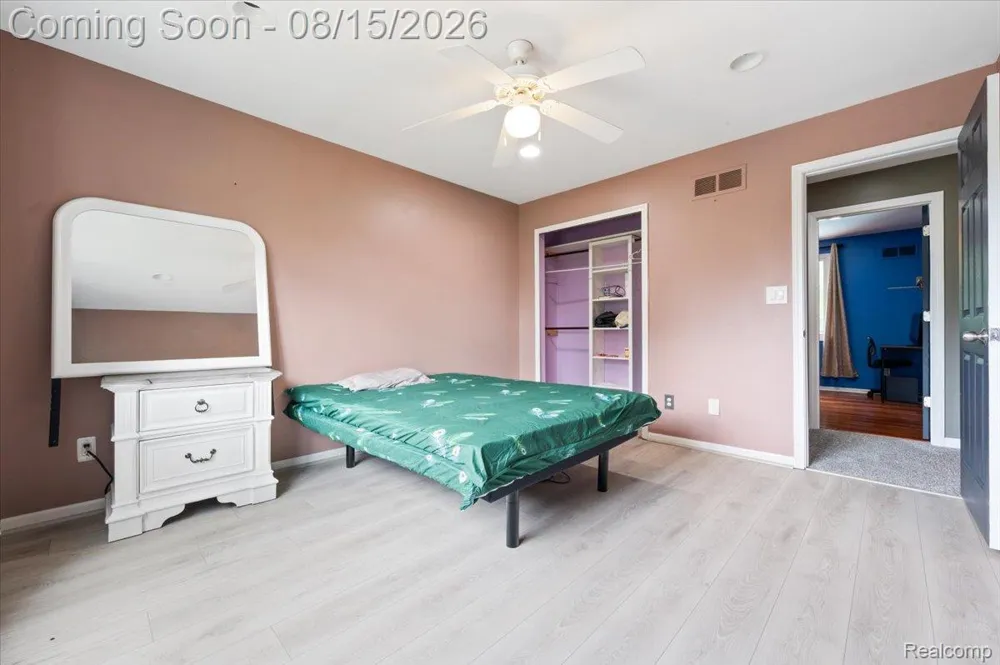 48952 Forest Drive Shelby Charter Township, MI 48317