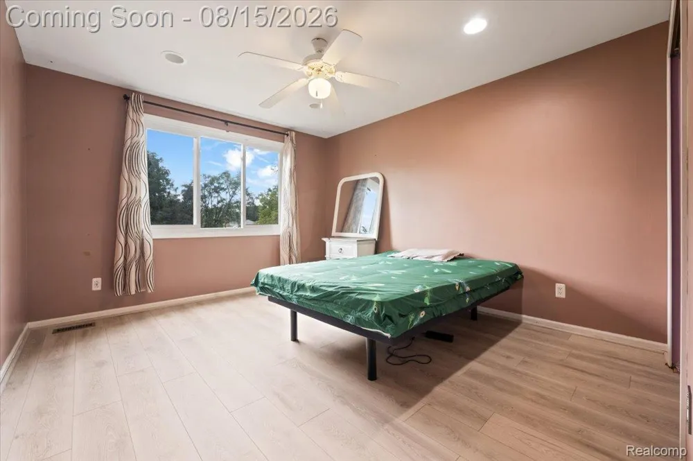 48952 Forest Drive Shelby Charter Township, MI 48317