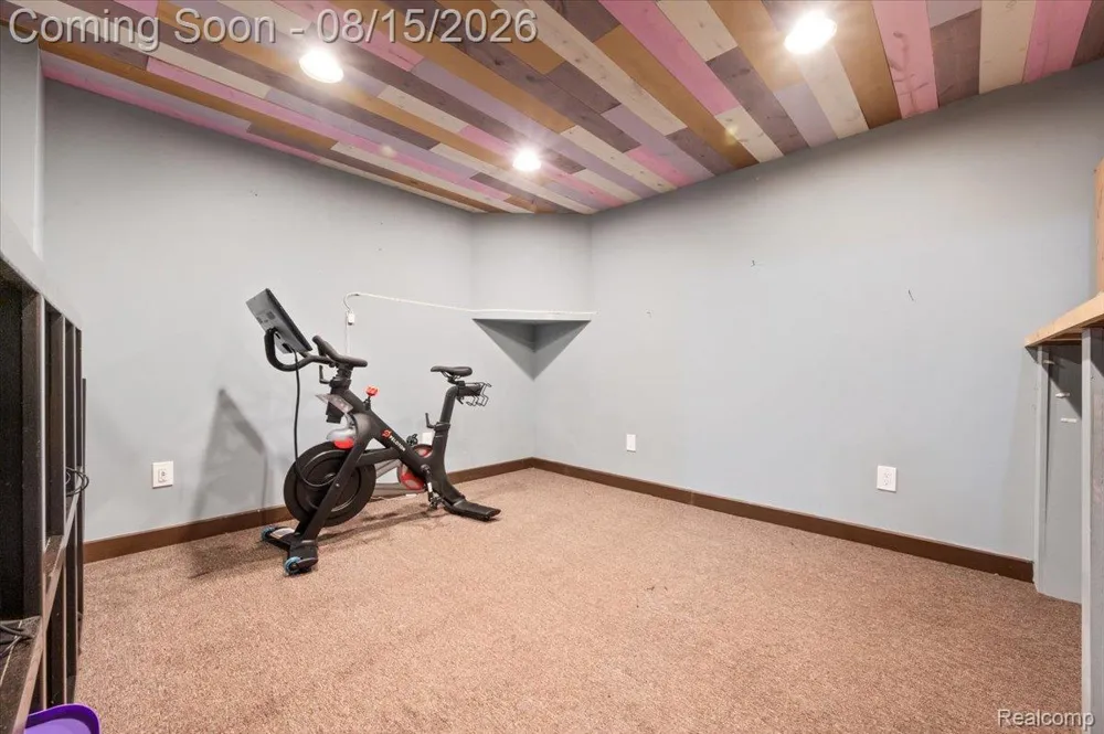 48952 Forest Drive Shelby Charter Township, MI 48317