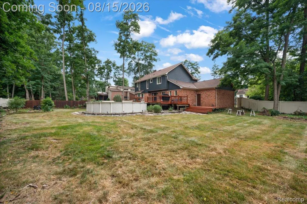 48952 Forest Drive Shelby Charter Township, MI 48317