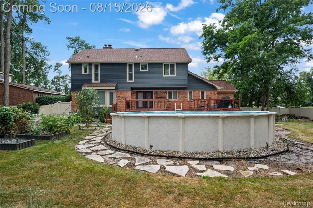48952 Forest Drive Shelby Charter Township, MI 48317