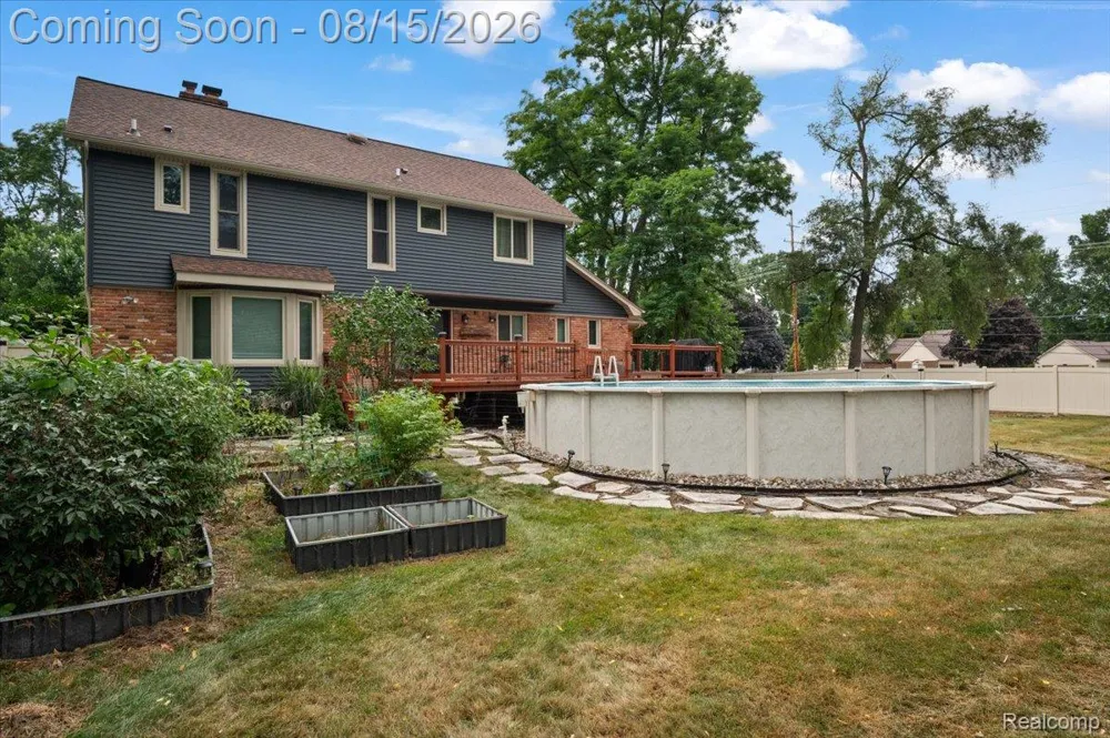 48952 Forest Drive Shelby Charter Township, MI 48317