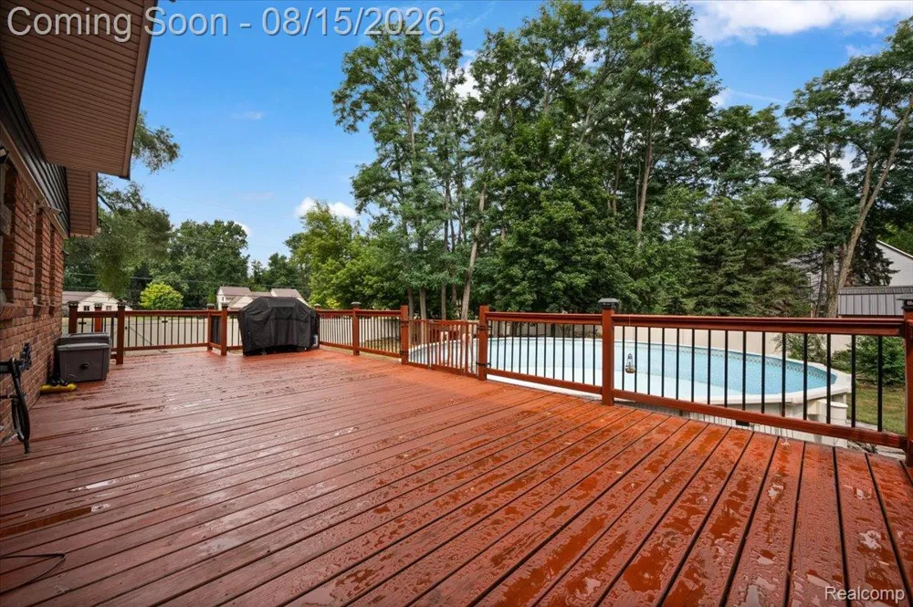 48952 Forest Drive Shelby Charter Township, MI 48317