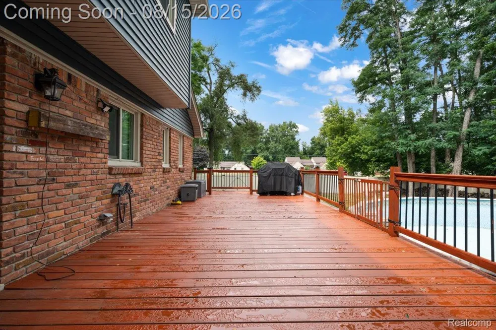48952 Forest Drive Shelby Charter Township, MI 48317
