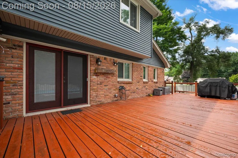 48952 Forest Drive Shelby Charter Township, MI 48317