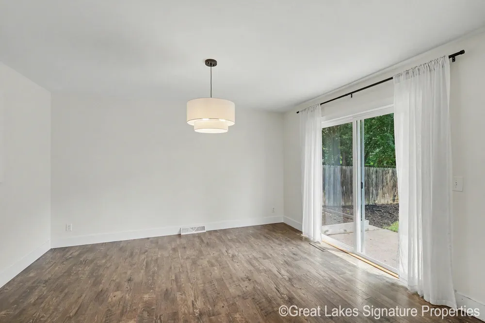 8282 Courtland Drive NE Cannon Township, MI 49341