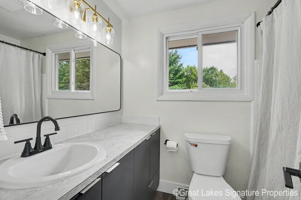 8282 Courtland Drive NE Cannon Township, MI 49341