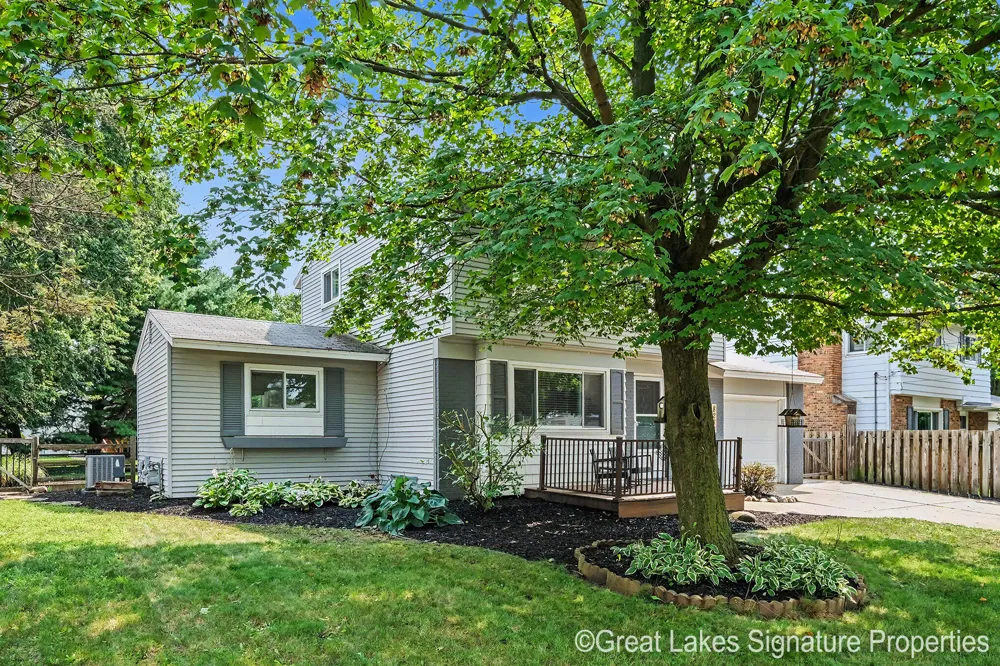 8282 Courtland Drive NE Cannon Township, MI 49341