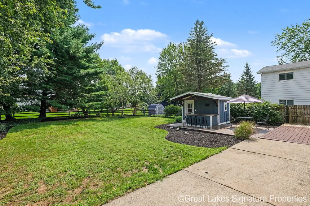 8282 Courtland Drive NE Cannon Township, MI 49341