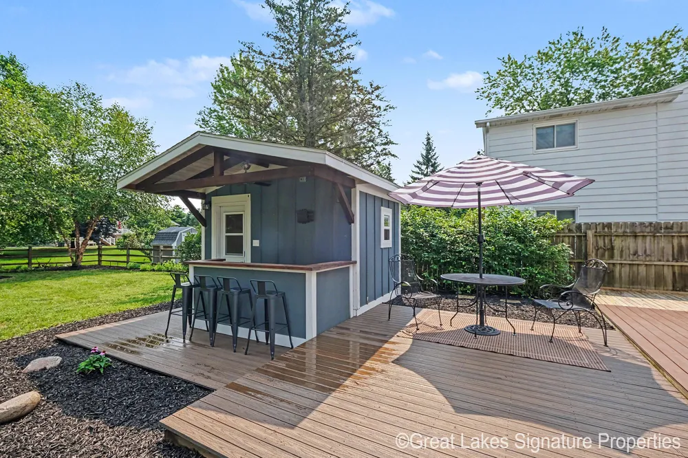 8282 Courtland Drive NE Cannon Township, MI 49341