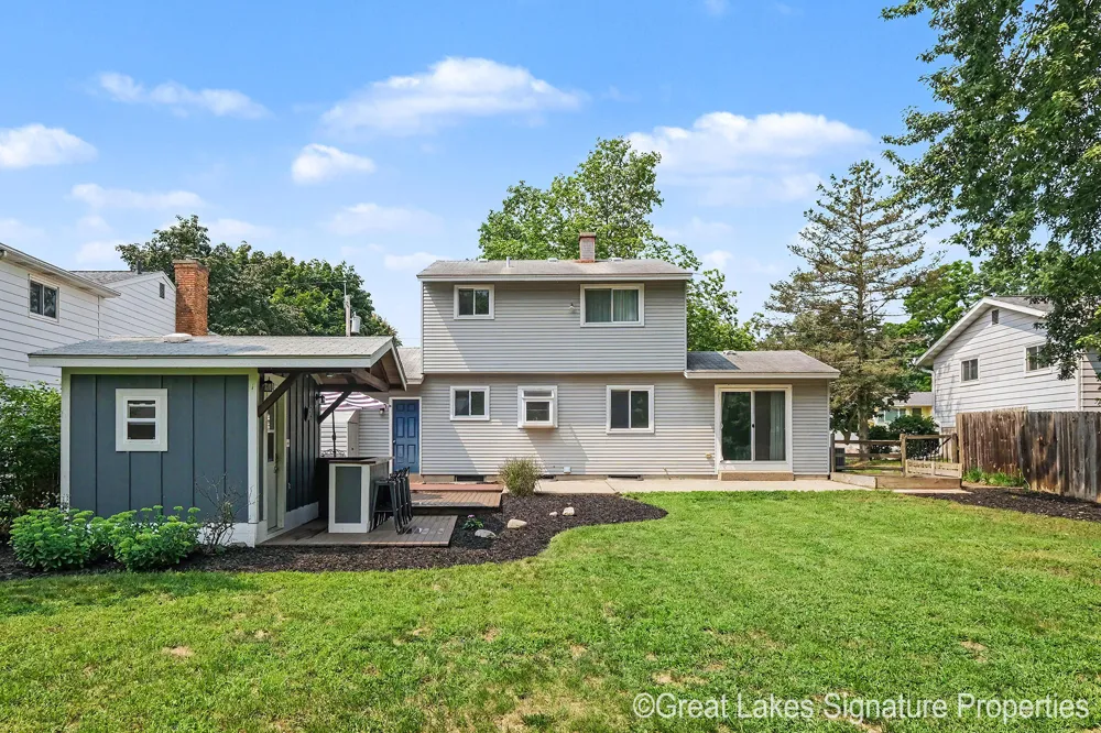 8282 Courtland Drive NE Cannon Township, MI 49341