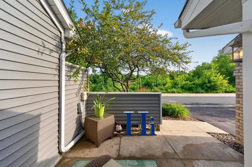 493 Marshland Trail Chanhassen, MN 55317