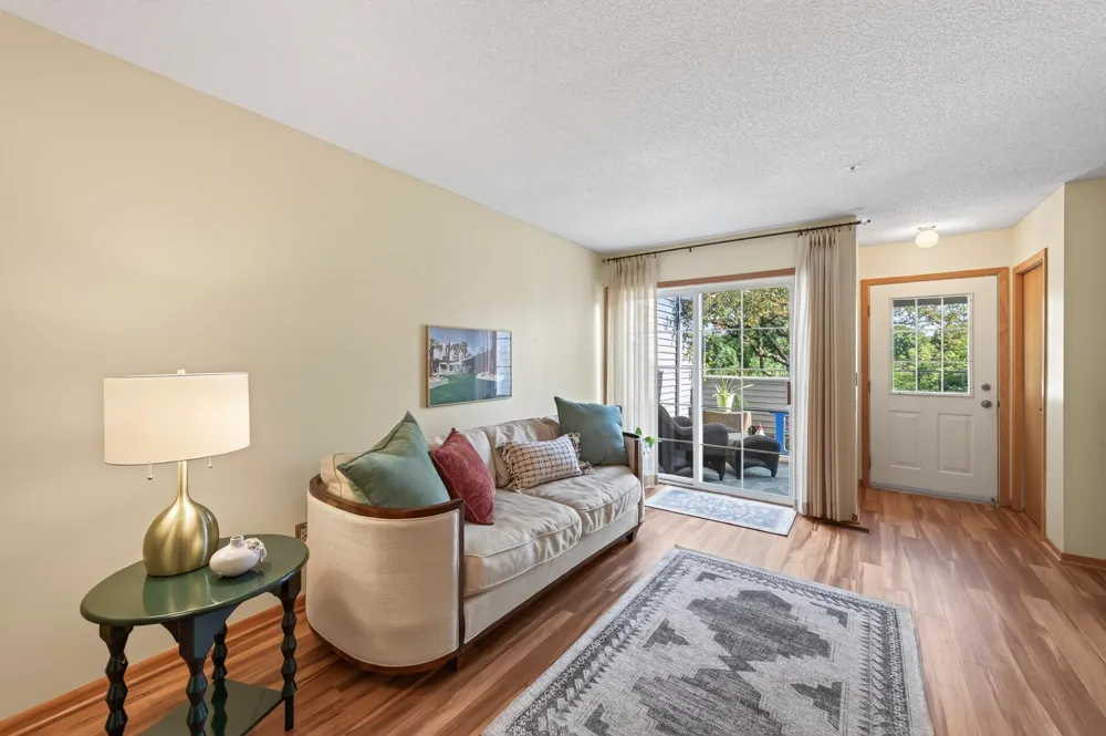 493 Marshland Trail Chanhassen, MN 55317