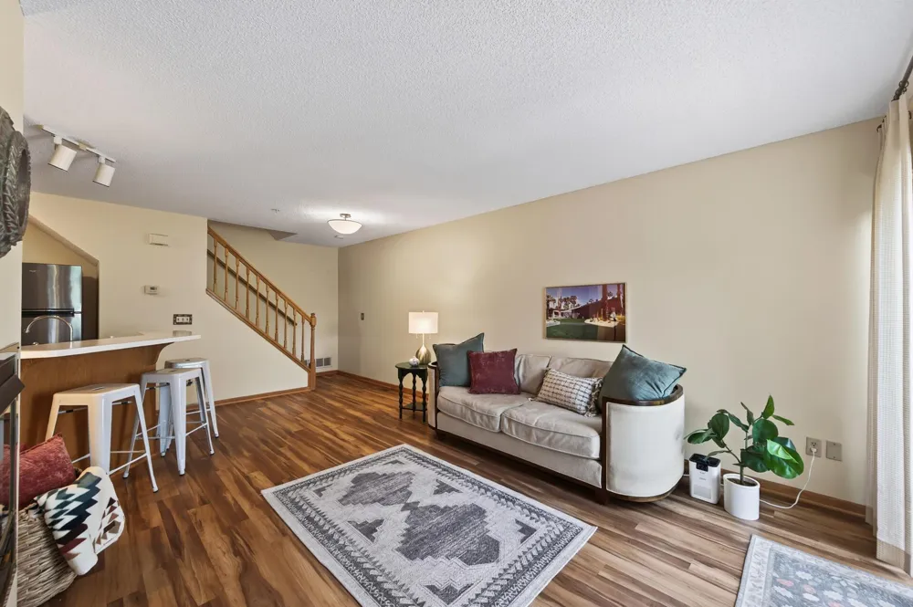 493 Marshland Trail Chanhassen, MN 55317