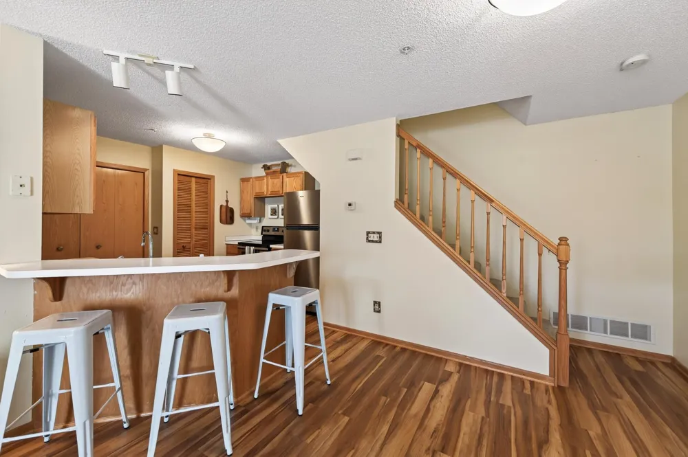 493 Marshland Trail Chanhassen, MN 55317