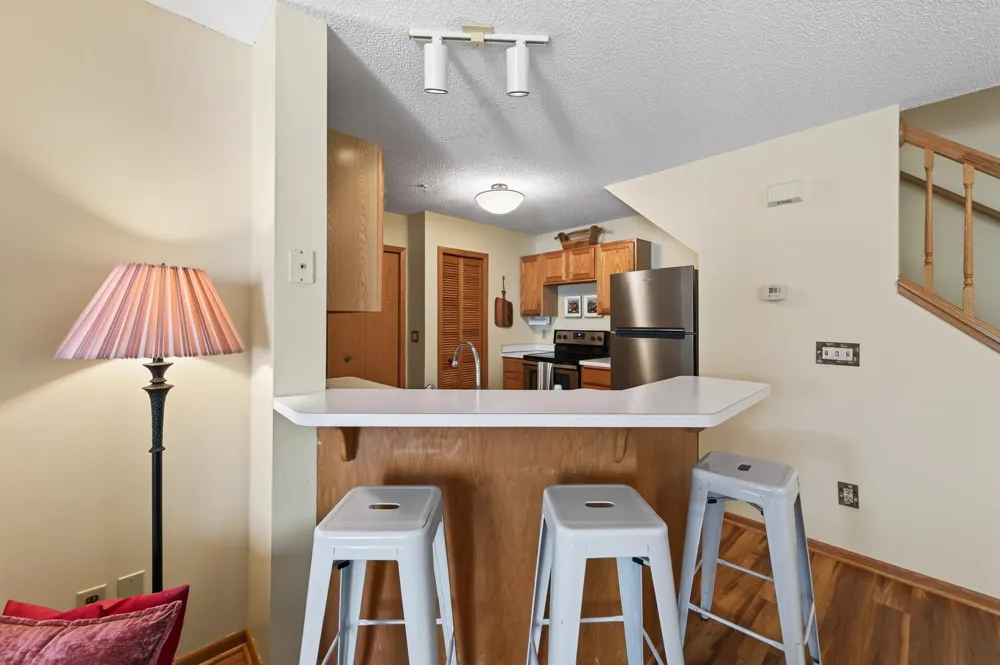 493 Marshland Trail Chanhassen, MN 55317