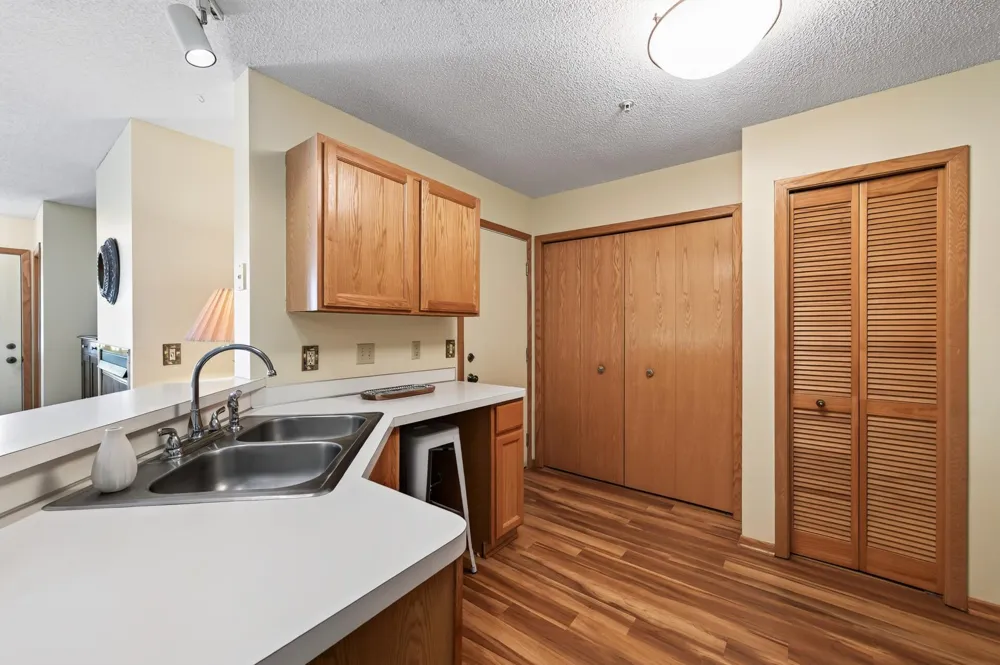 493 Marshland Trail Chanhassen, MN 55317