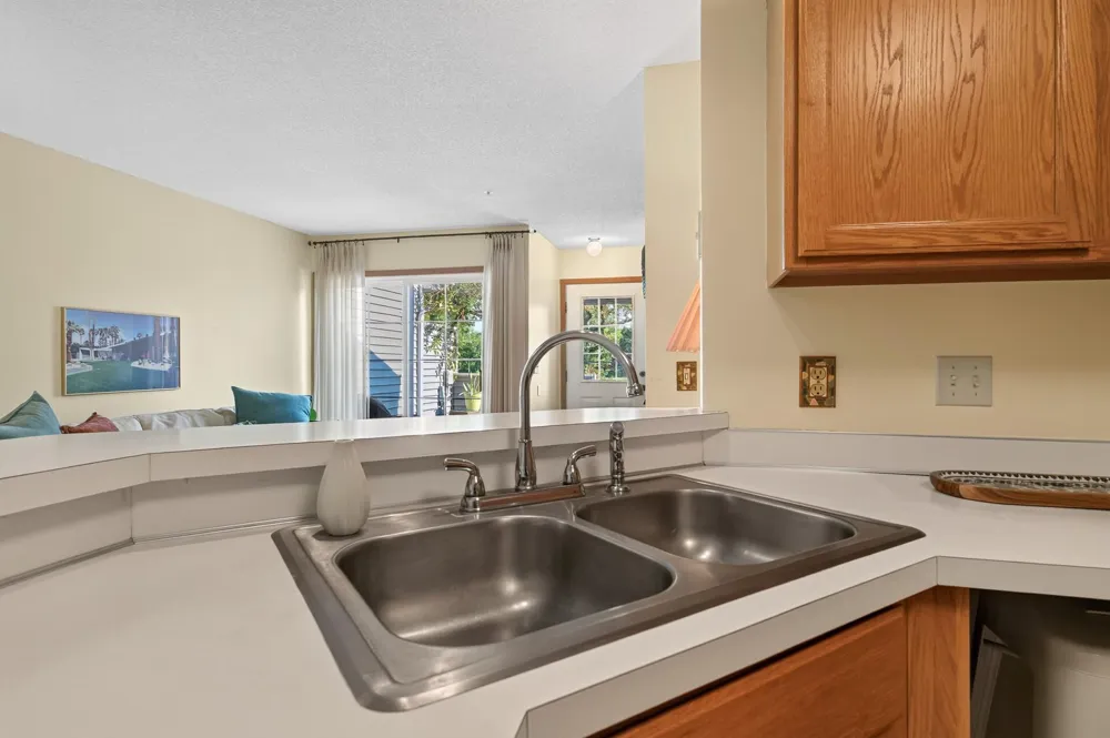 493 Marshland Trail Chanhassen, MN 55317
