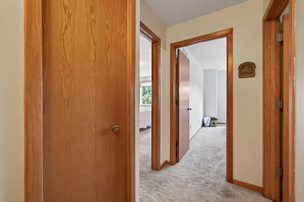 493 Marshland Trail Chanhassen, MN 55317