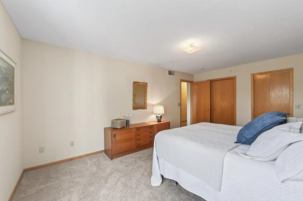 493 Marshland Trail Chanhassen, MN 55317