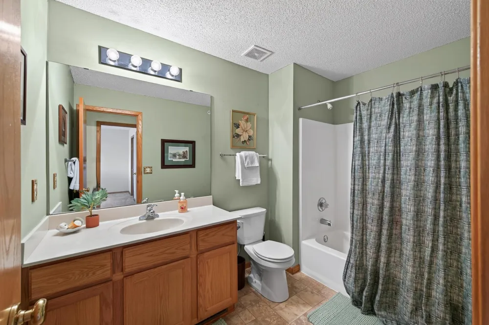 493 Marshland Trail Chanhassen, MN 55317