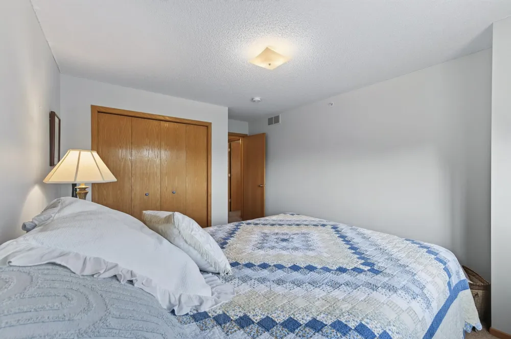 493 Marshland Trail Chanhassen, MN 55317