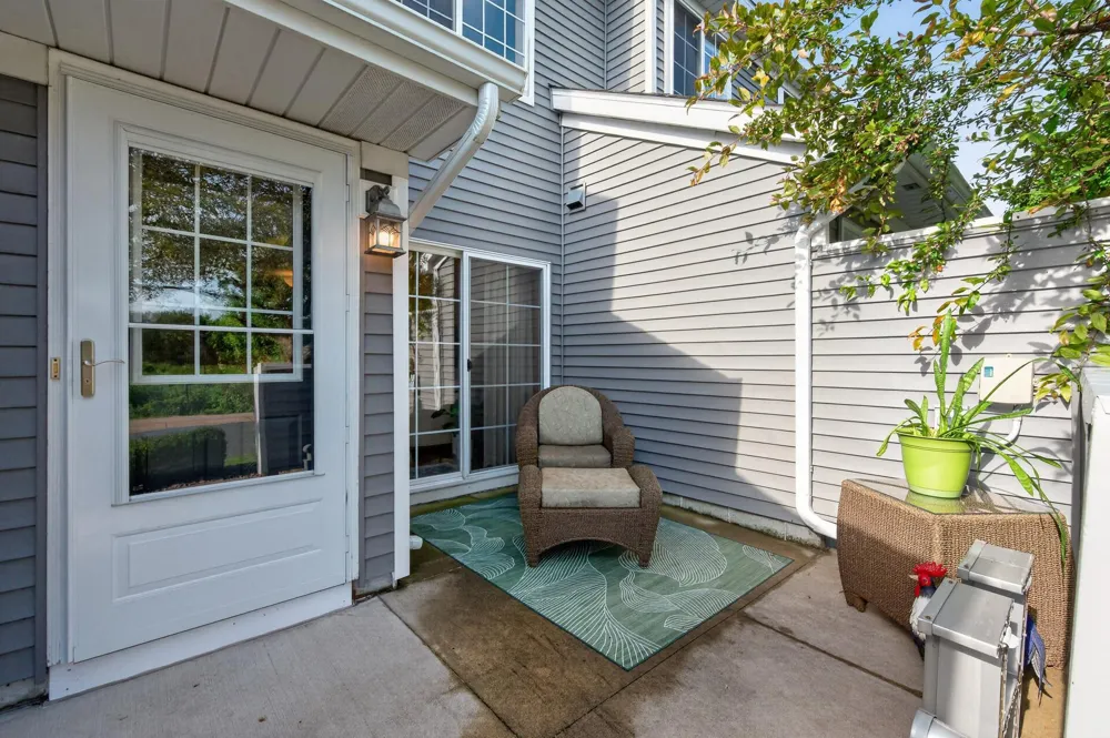 493 Marshland Trail Chanhassen, MN 55317