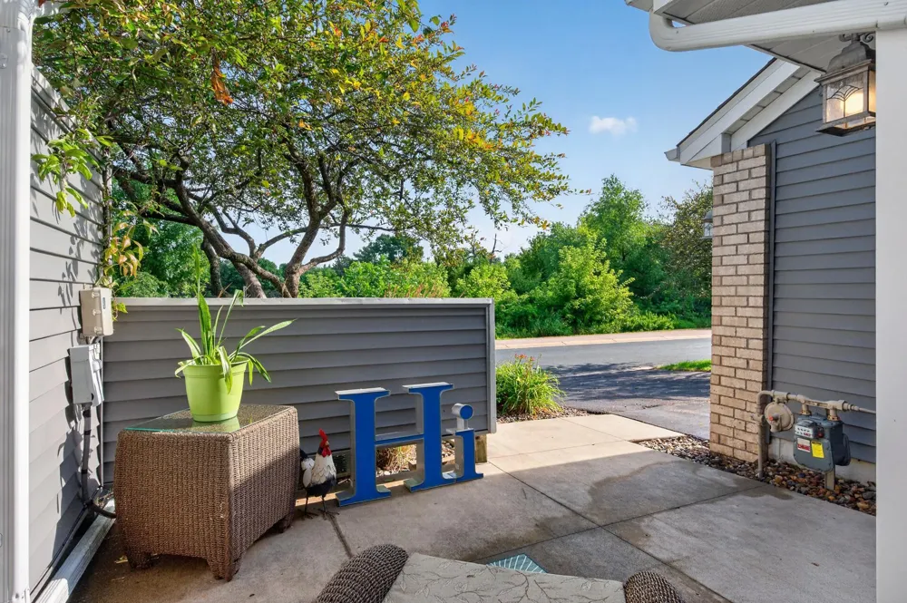 493 Marshland Trail Chanhassen, MN 55317