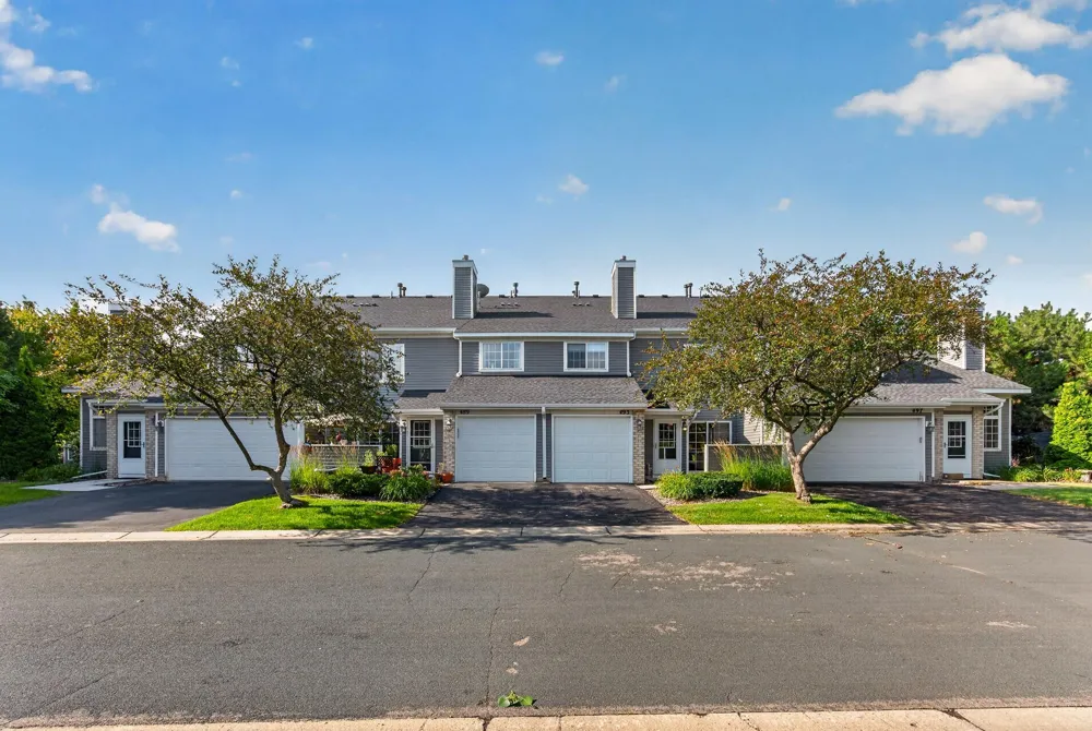 493 Marshland Trail Chanhassen, MN 55317