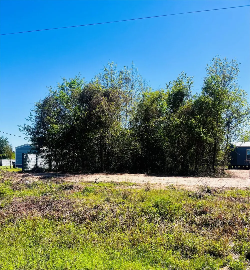 1942 County Road 3542 Cleveland, TX 77327
