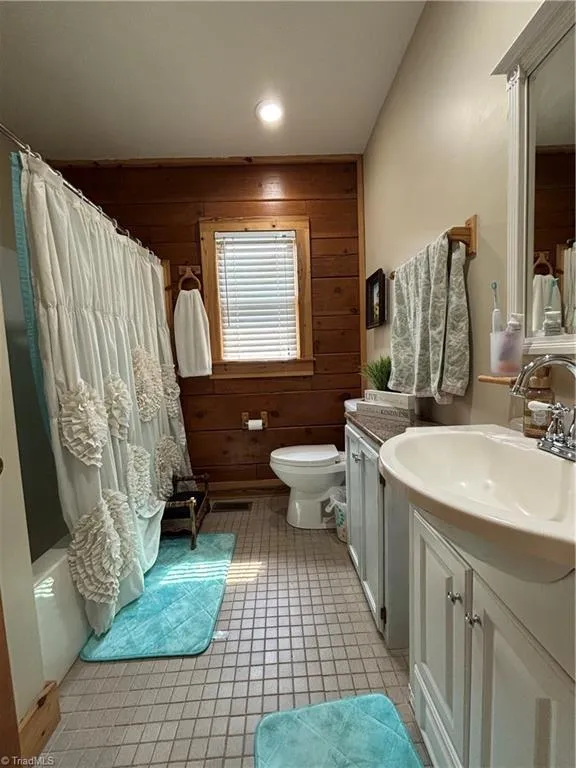 300 Tom Hunter Road Pilot Mountain, NC 27041