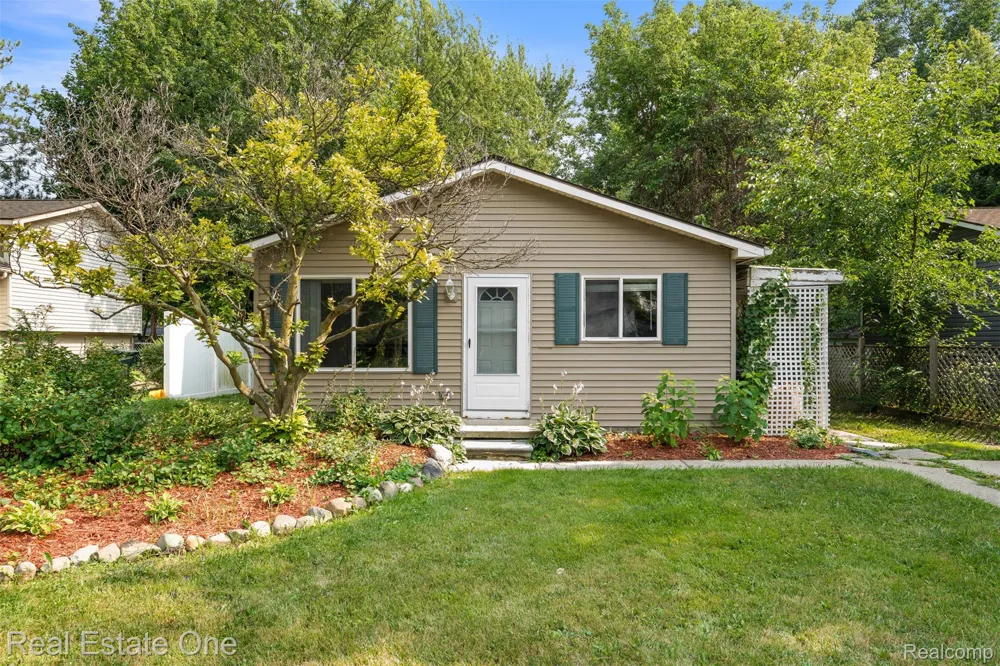 718 Miller Road Orion Charter Township, MI 48362