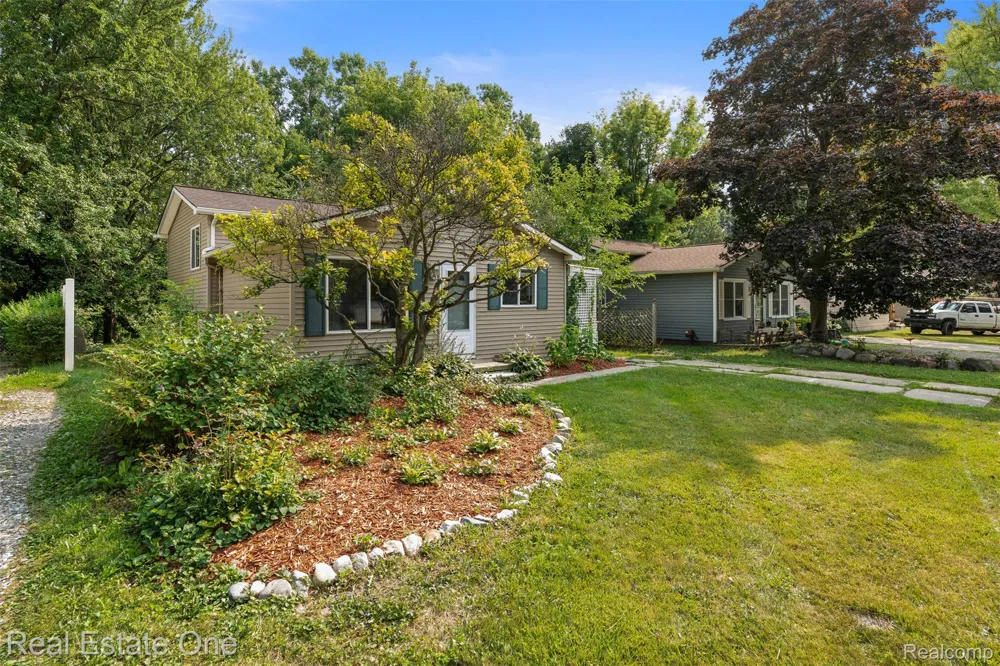 718 Miller Road Orion Charter Township, MI 48362