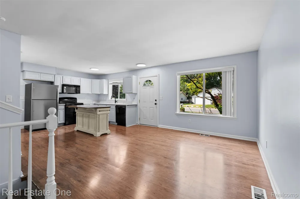 718 Miller Road Orion Charter Township, MI 48362