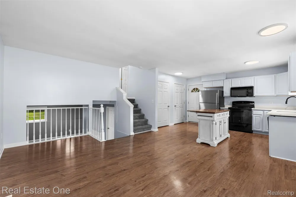 718 Miller Road Orion Charter Township, MI 48362