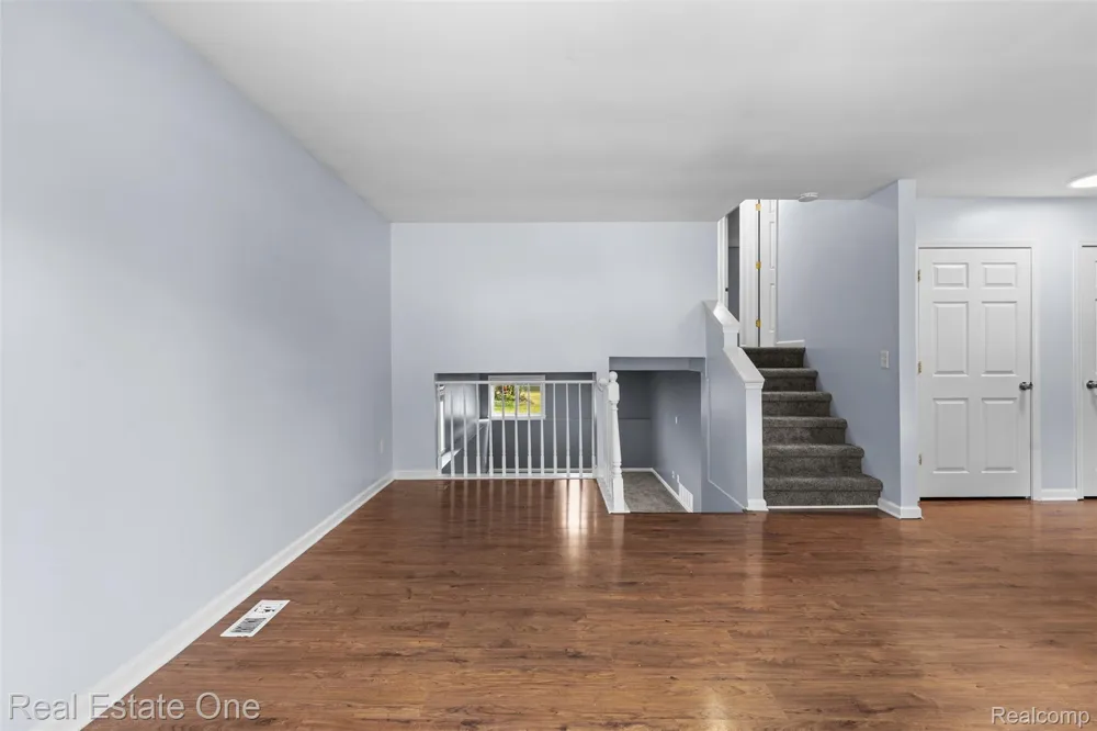 718 Miller Road Orion Charter Township, MI 48362