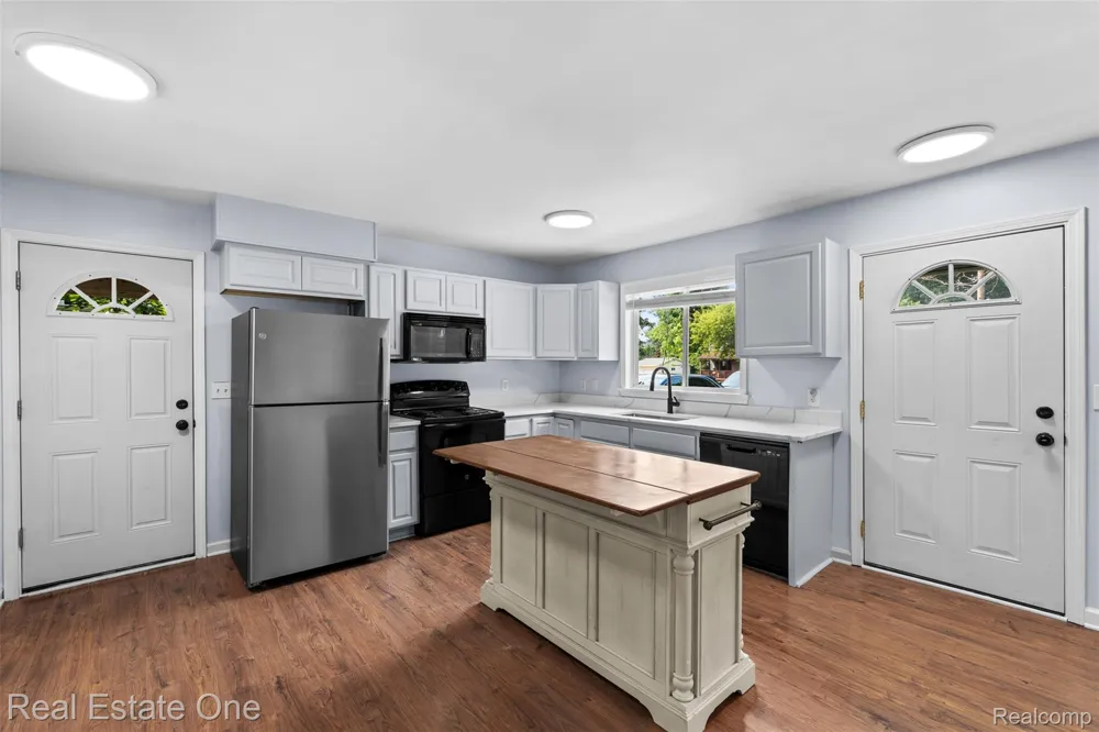 718 Miller Road Orion Charter Township, MI 48362