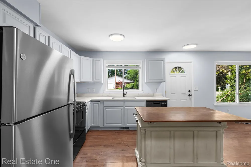 718 Miller Road Orion Charter Township, MI 48362