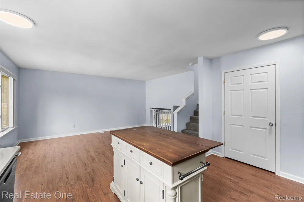 718 Miller Road Orion Charter Township, MI 48362