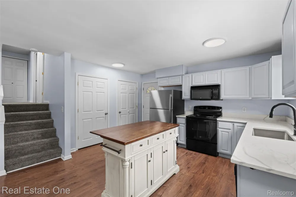 718 Miller Road Orion Charter Township, MI 48362